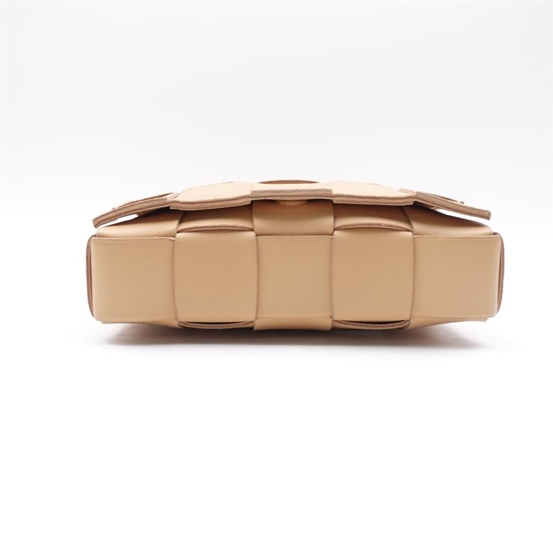 Pre-owned Bottega Veneta Maxi Intrecciato Cassette Beige Calfskin Shoulder Bag