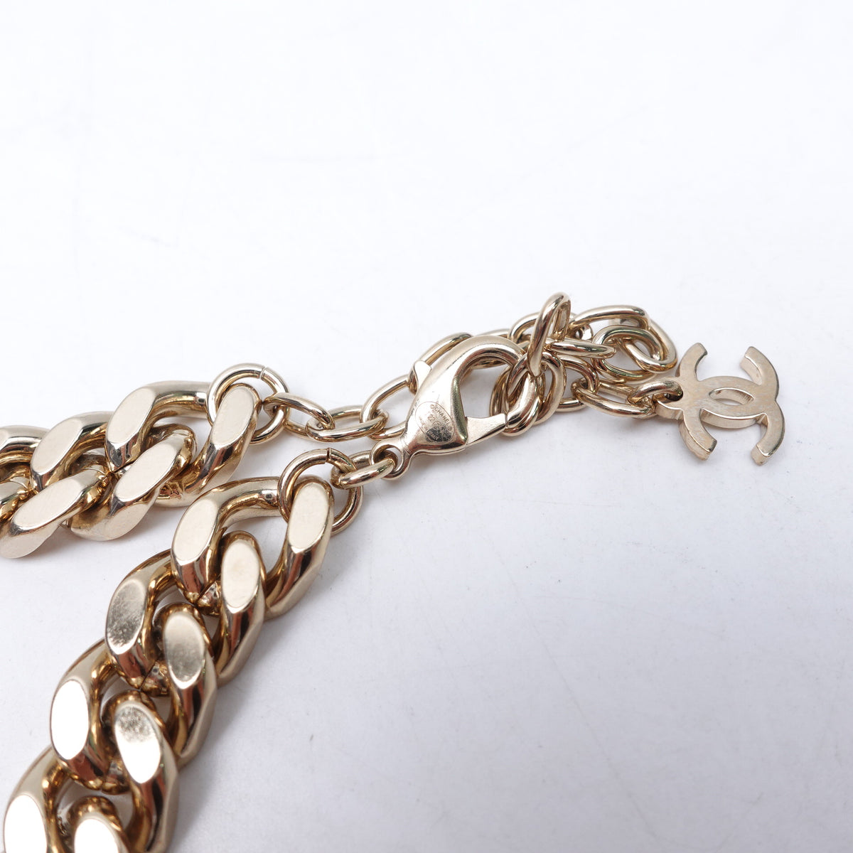 Pre-Owned Chanel Gold Metal Necklace T10427772