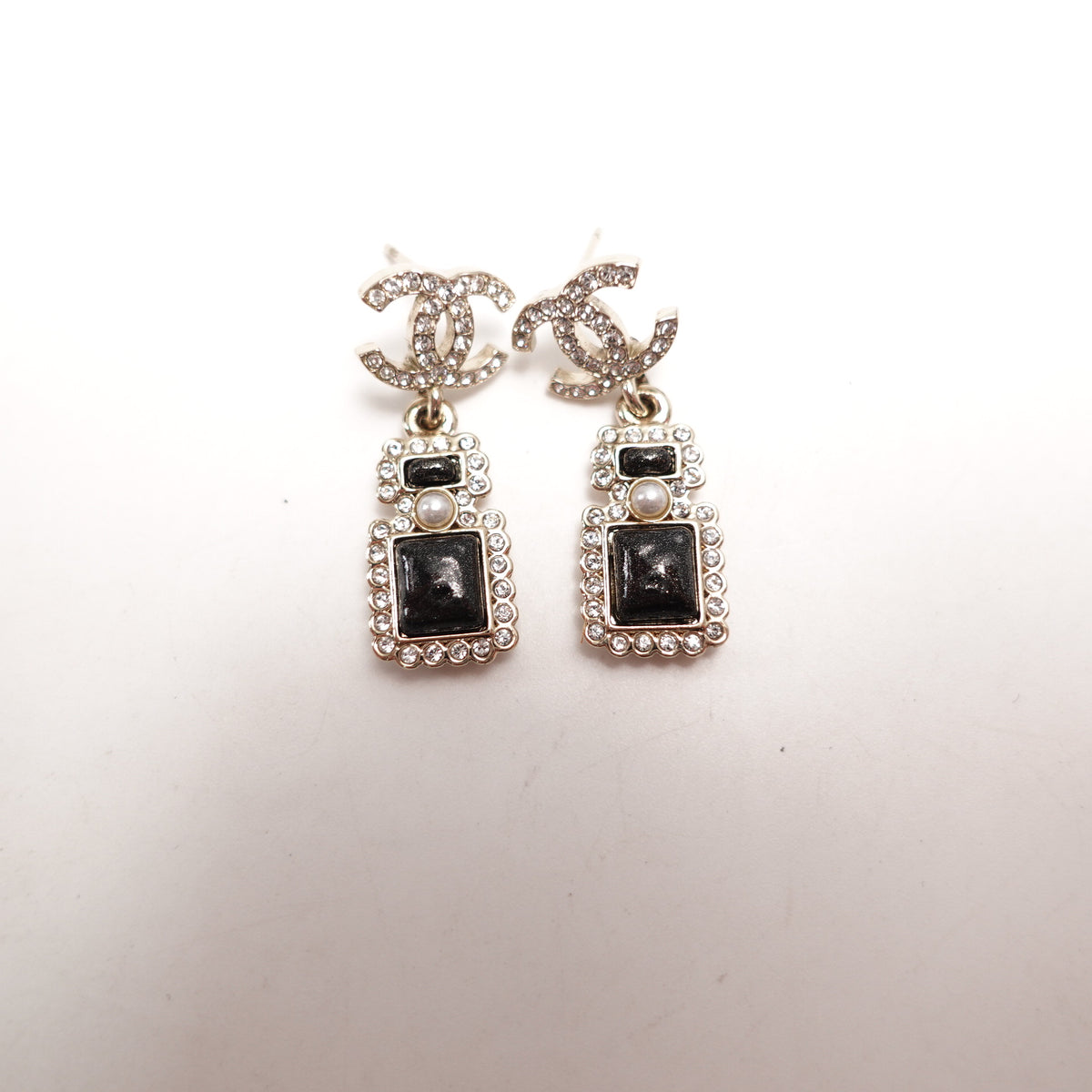 Pre-Owned Chanel Black&Gold Metal Earrings T10427787