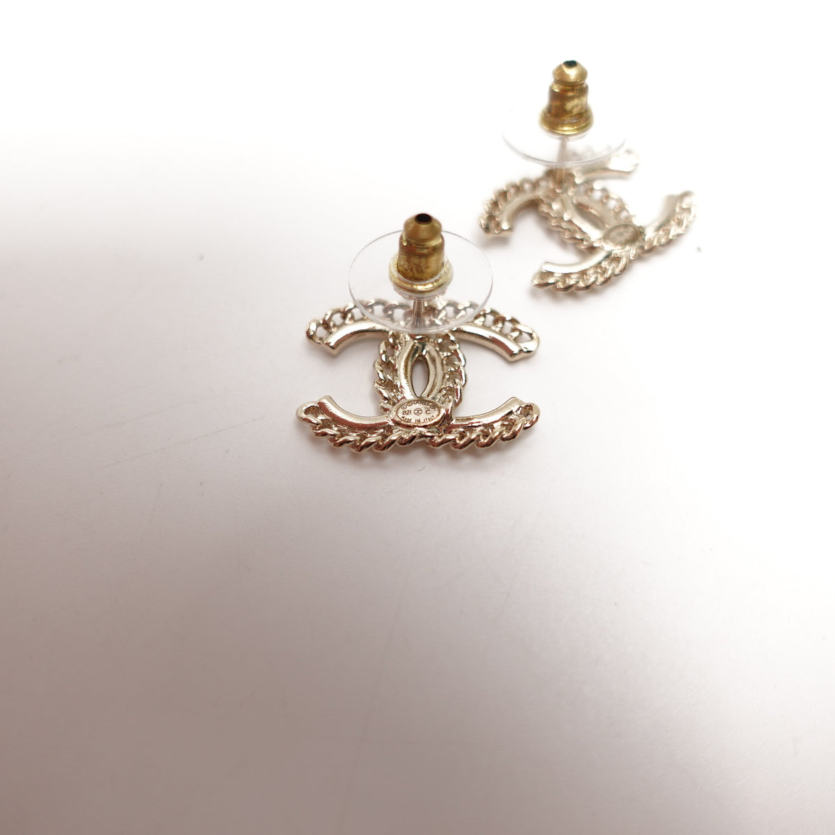 Pre-Owned Chanel Gold Diamond Earrings T10434683