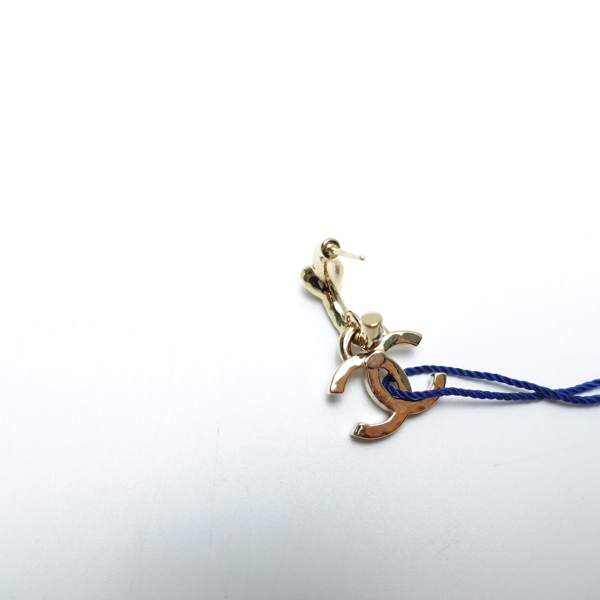 Pre-Owned Chanel Gold Metal Earrings T10432492