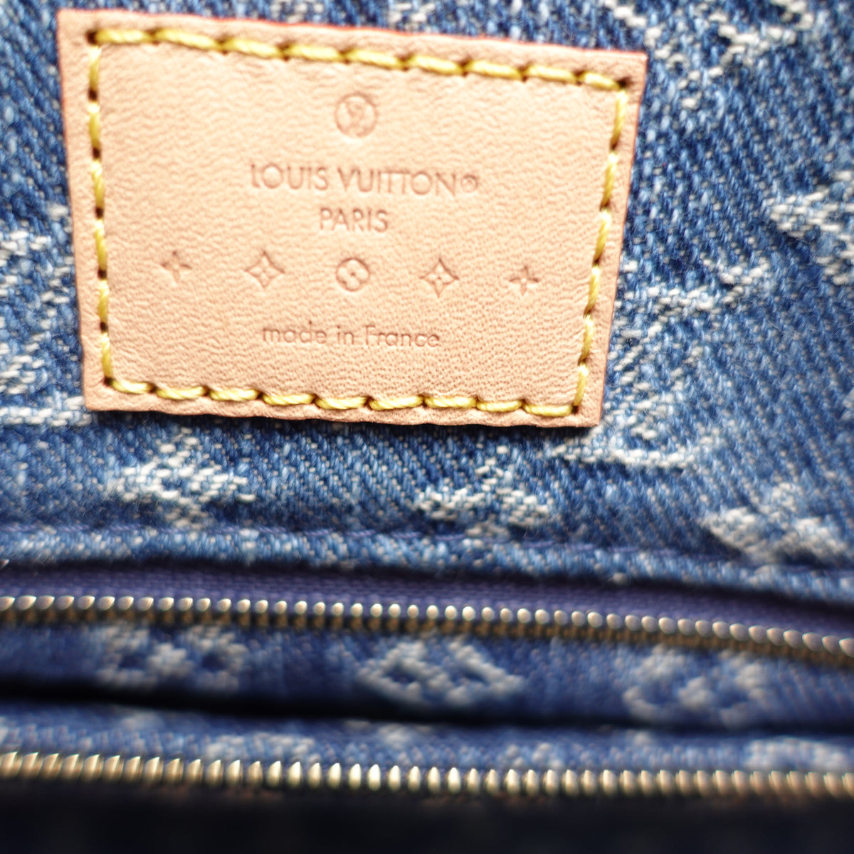 Pre-Owned Louis Vuitton Onthego MM Blue Denim Shoulder Bag T10465868