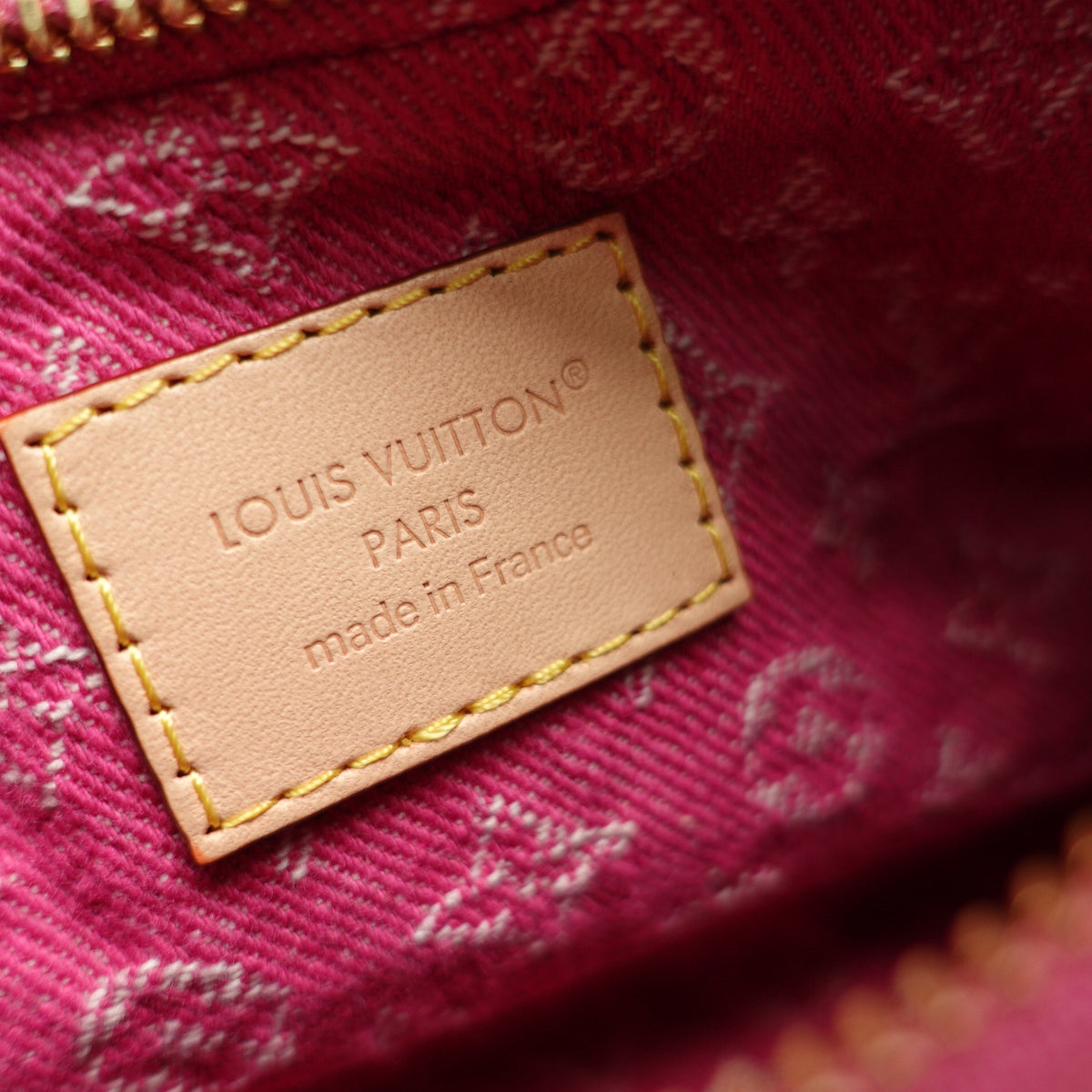 Pre-Owned Louis Vuitton Valley Fuchsia Denim Shoulder Bag T10467898