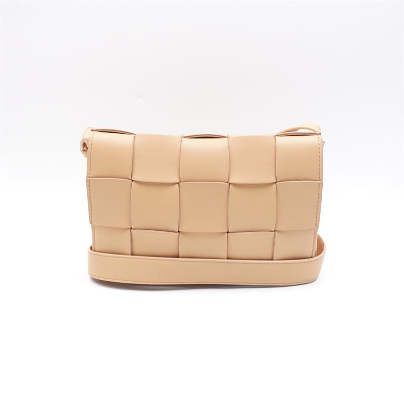 Pre-owned Bottega Veneta Maxi Intrecciato Cassette Beige Calfskin Shoulder Bag