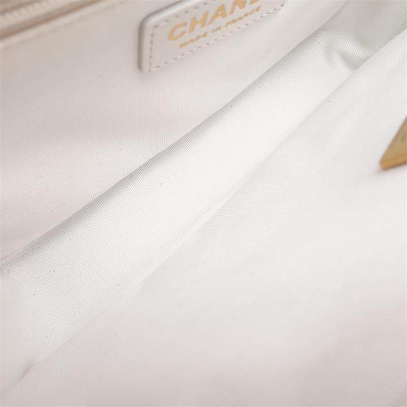 Pre-owned Chanel White Calfskin Shoulder Bag