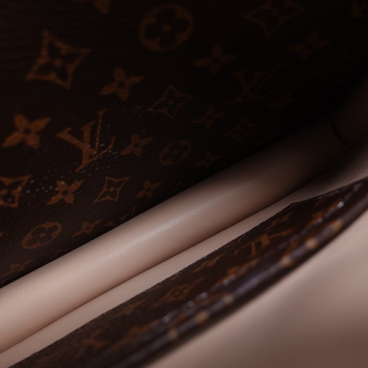 Pre-Owned Louis Vuitton Trunk Clutch Brown Monogram Canvas Shoulder Bag T10374337