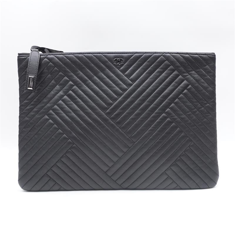 Pre-owned Chanel Black Chervon Calfskin Clutch - TS