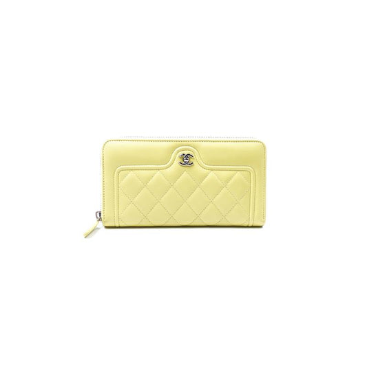 Pre-owned Chanel Light Yellow Calfskin Wallet