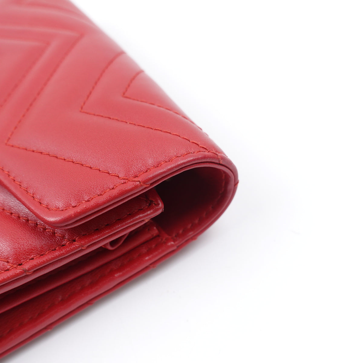 Pre-Owned Gucci GG Marmont Red Calfskin Leather Woc Bag T10413543