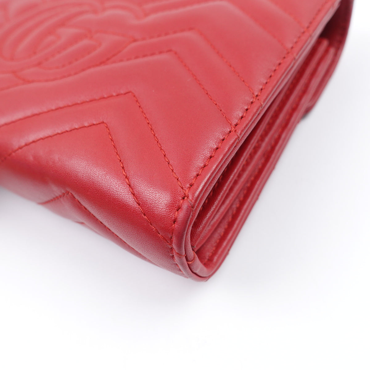 Pre-Owned Gucci GG Marmont Red Calfskin Leather Woc Bag T10413543