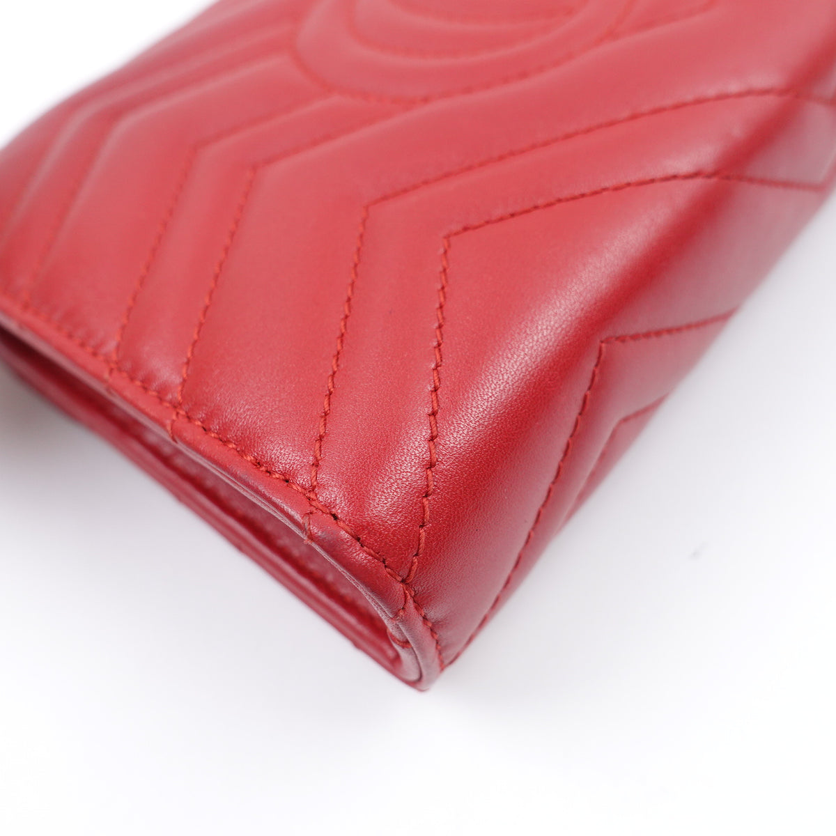 Pre-Owned Gucci GG Marmont Red Calfskin Leather Woc Bag T10413543