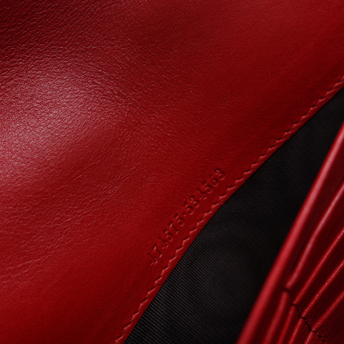 Pre-Owned Gucci GG Marmont Red Calfskin Leather Woc Bag T10413543