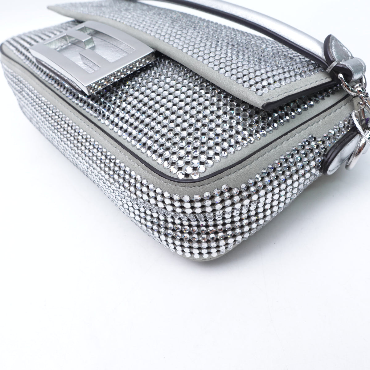 Pre-Owned Fendi Baguette Silver Crystal Shoulder Bag T10412491