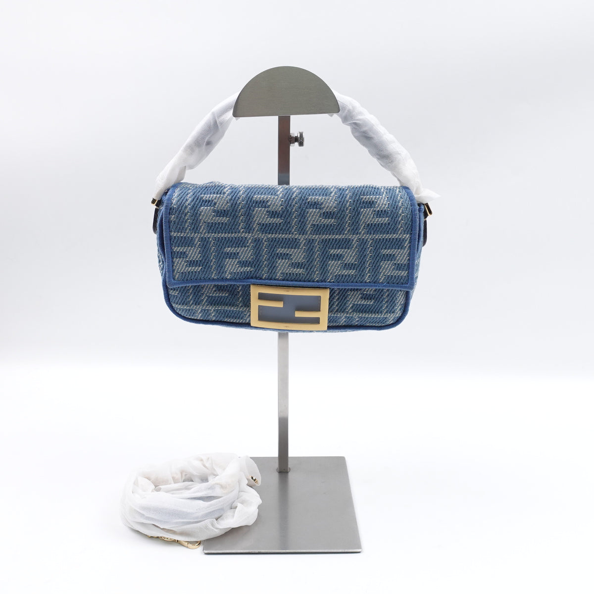 Pre-Owned Fendi Baguette Blue Denim Shoulder Bag T10415060