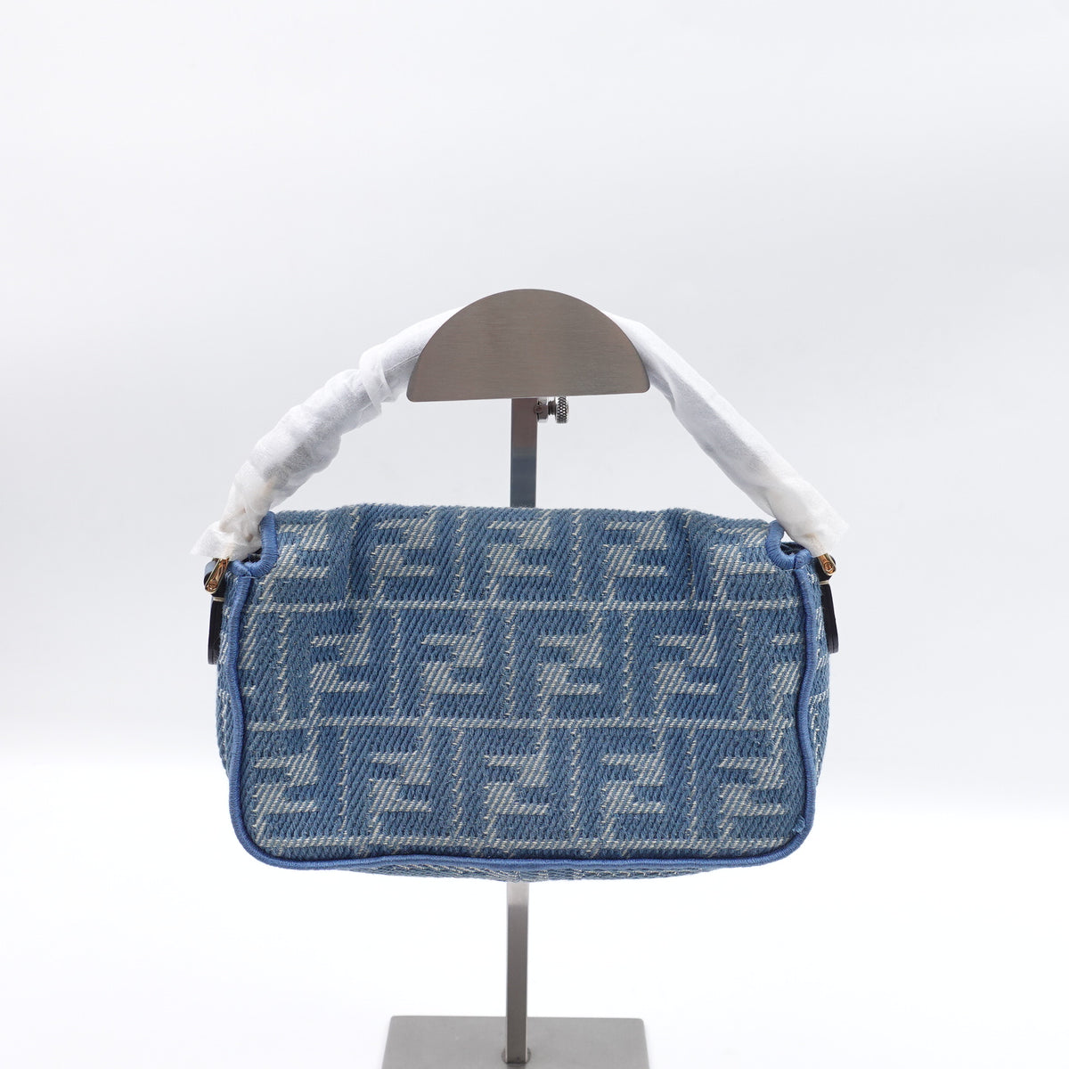 Pre-Owned Fendi Baguette Blue Denim Shoulder Bag T10415060