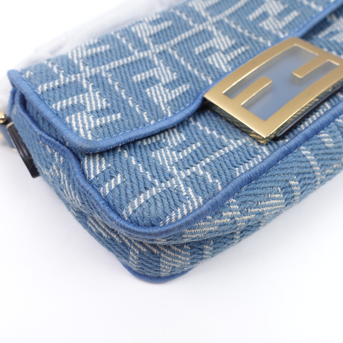 Pre-Owned Fendi Baguette Blue Denim Shoulder Bag T10415060