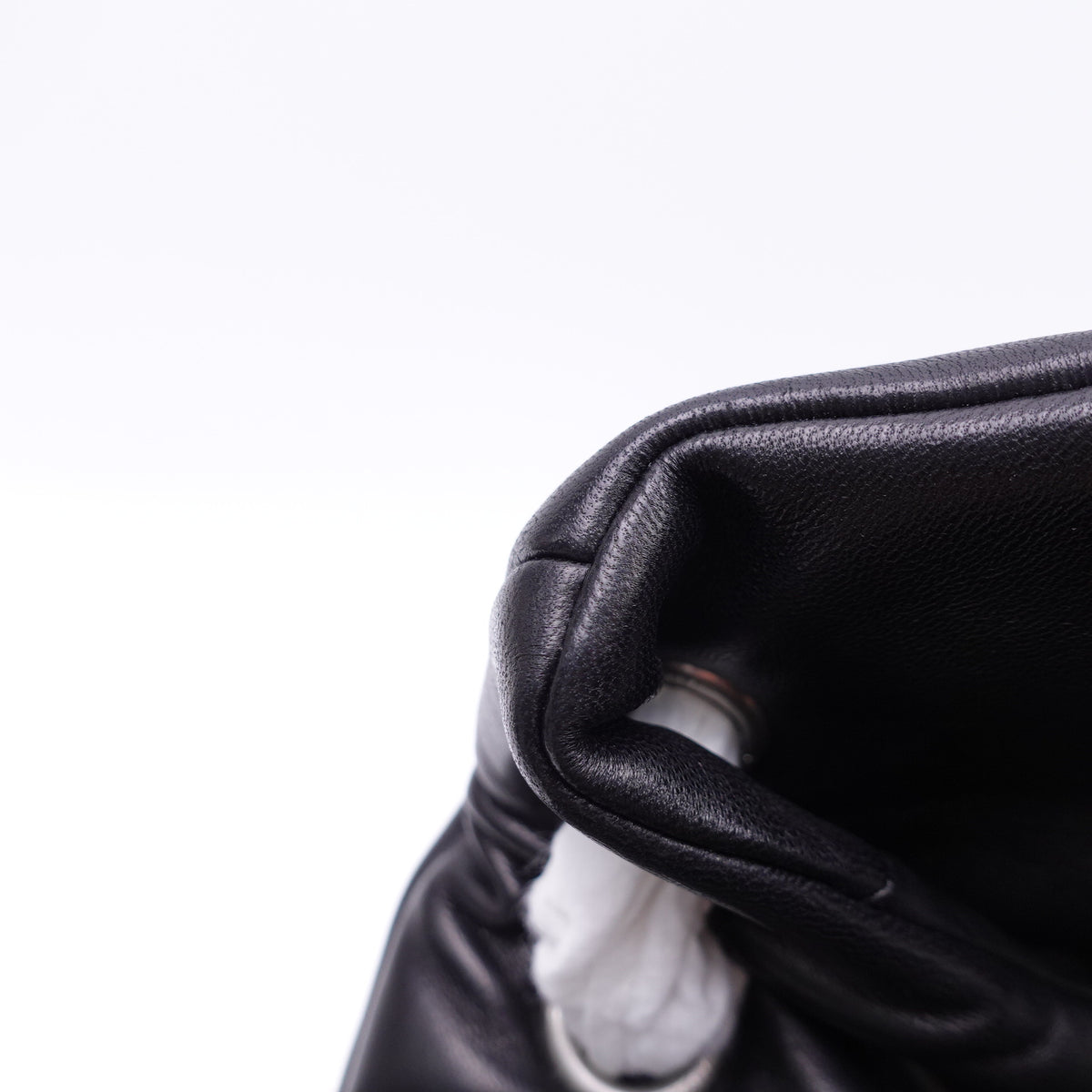 Pre-Owned Saint Laurent Puffer Black Lambskin Leather Shoulder Bag T10416791