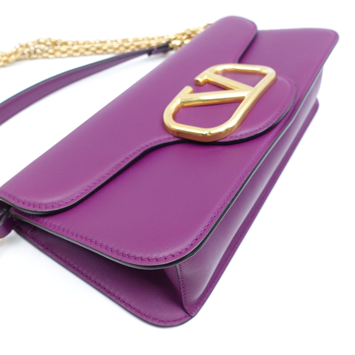 Pre-Owned Valentino Garavani Locò Purple Calfskin Shoulder Bag T10420647