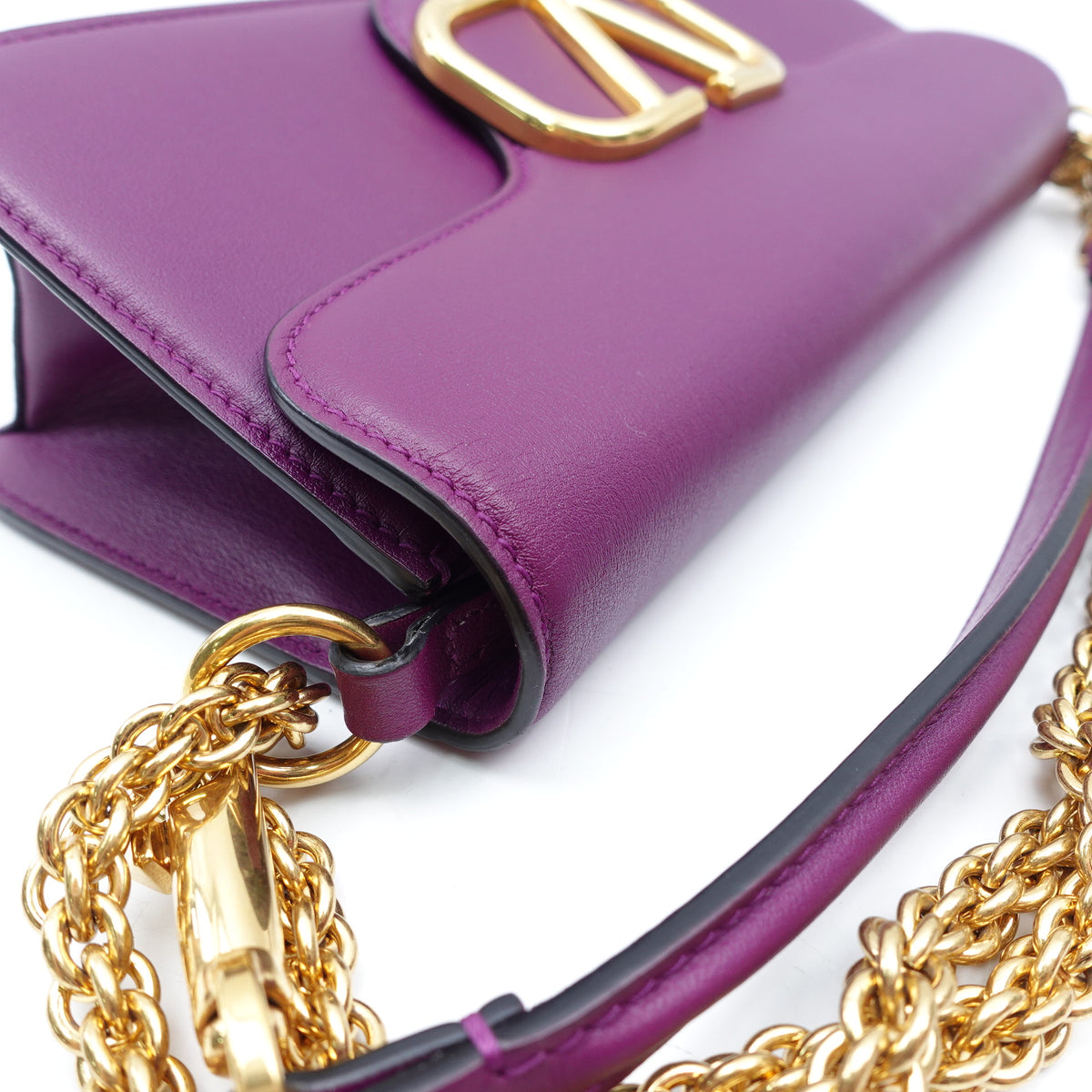 Pre-Owned Valentino Garavani Locò Purple Calfskin Shoulder Bag T10420647