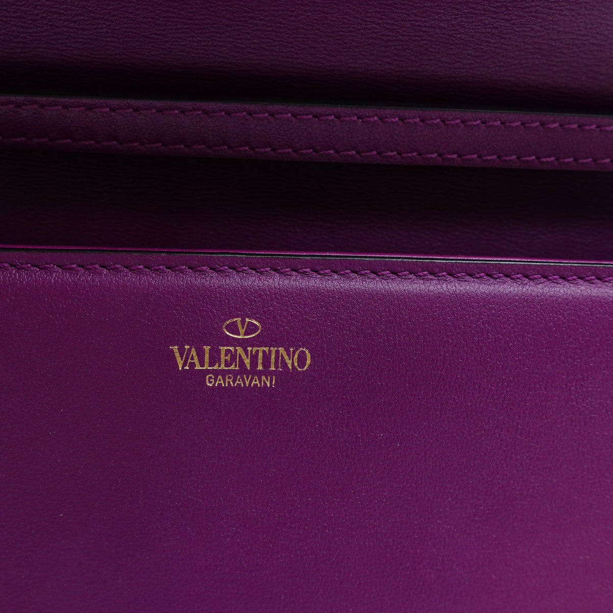 Pre-Owned Valentino Garavani Locò Purple Calfskin Shoulder Bag T10420647