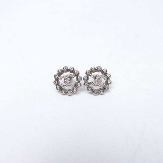 Pre-Owned Chanel Silver Metal Earrings T10422671