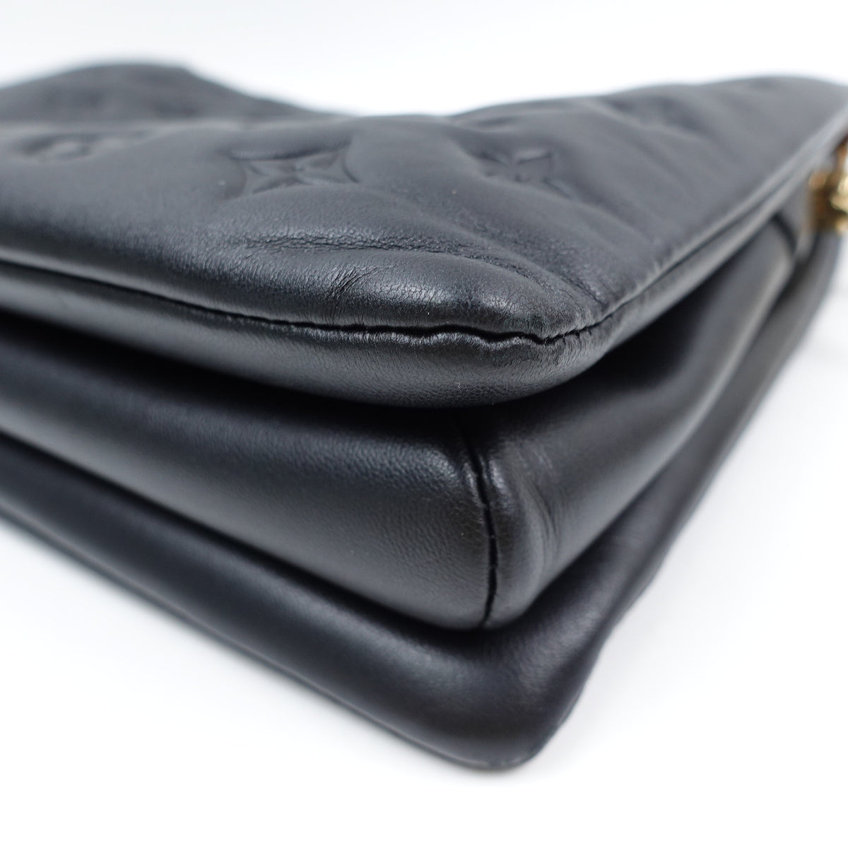 Pre-Owned Louis Vuitton Coussin Black Lambskin Leather Shoulder Bag T10425839