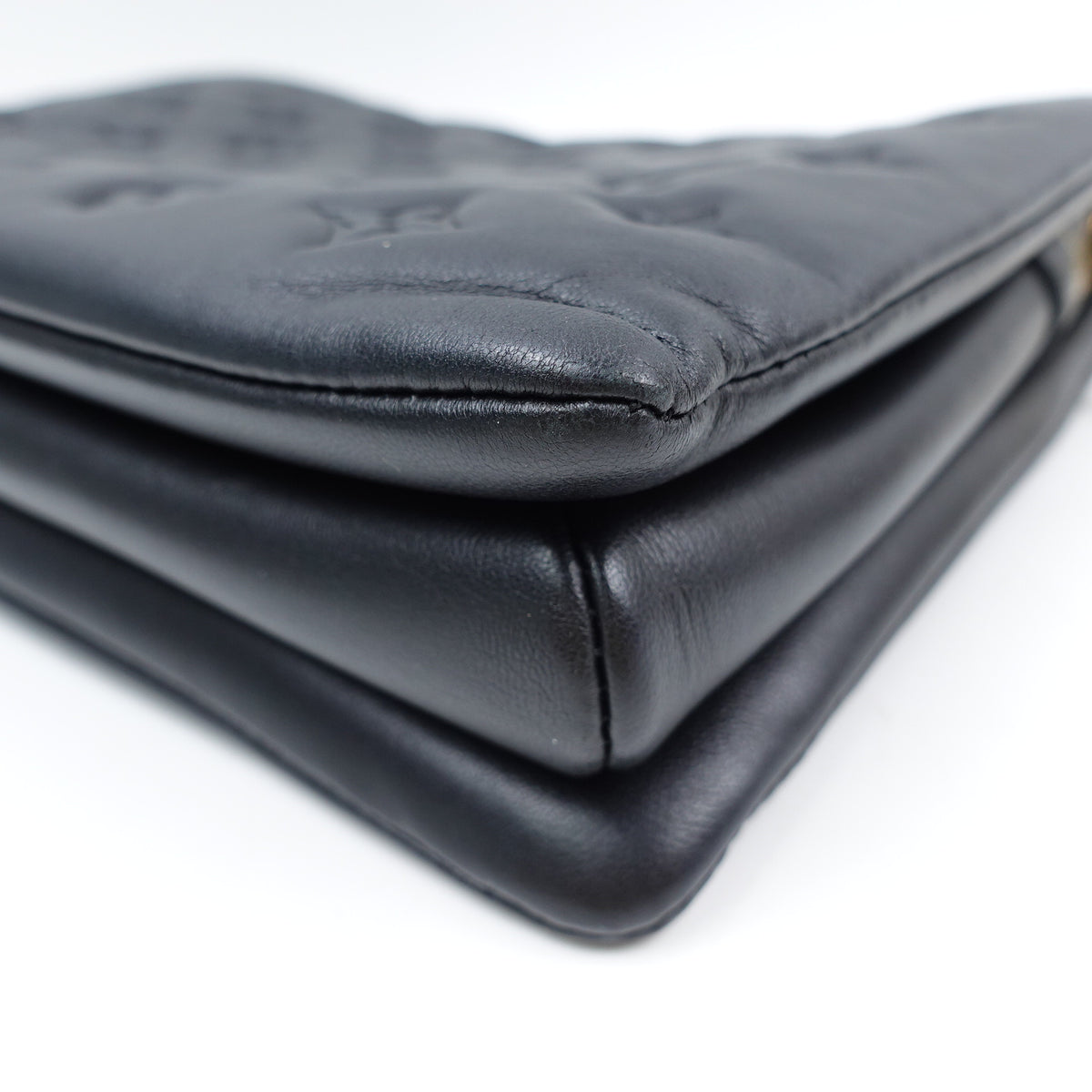 Pre-Owned Louis Vuitton Coussin Black Lambskin Leather Shoulder Bag T10425839