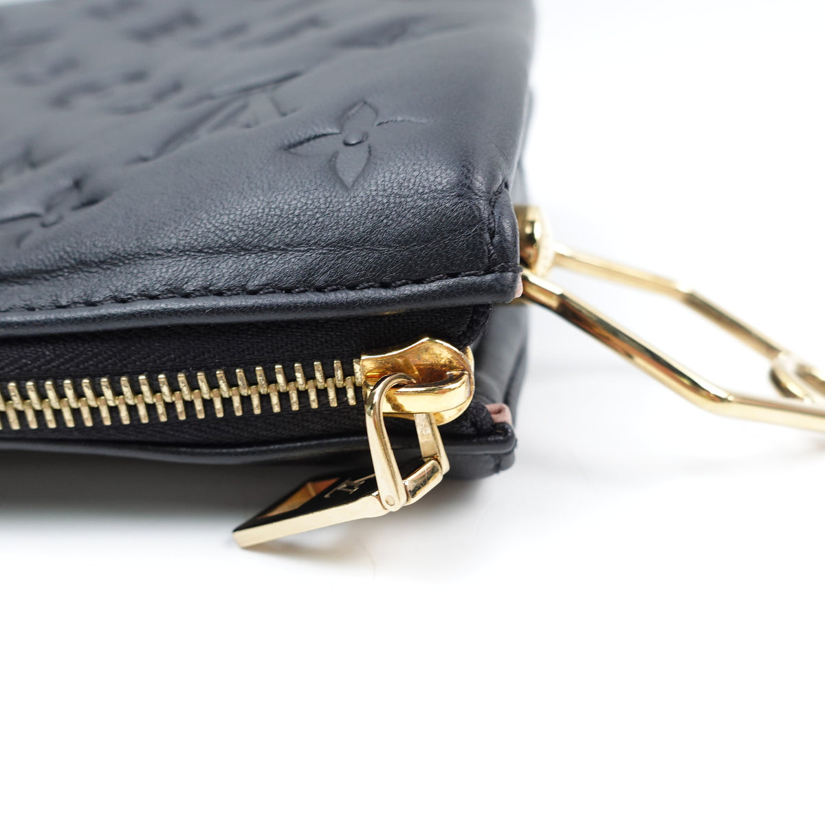 Pre-Owned Louis Vuitton Coussin Black Lambskin Leather Shoulder Bag T10425839
