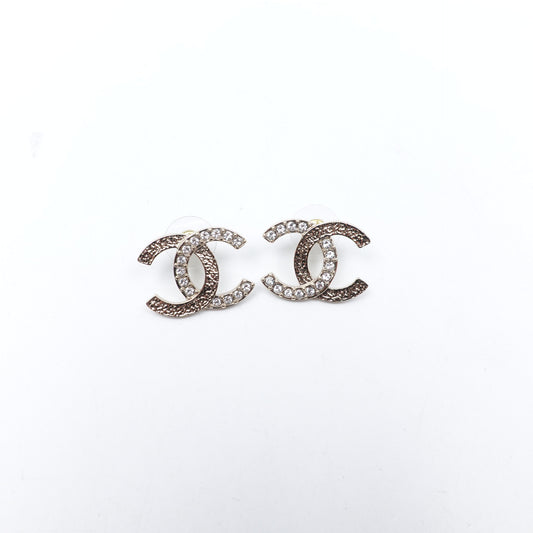Pre-Owned Chanel Gold Metal Earrings T10427778