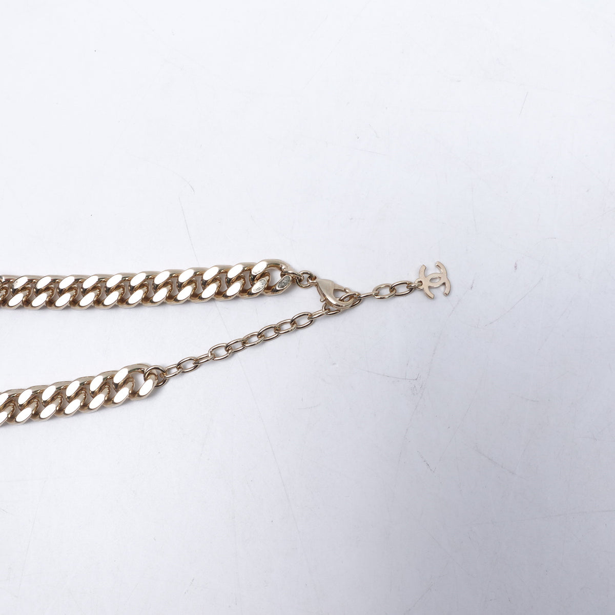 Pre-Owned Chanel Gold Metal Necklace T10427772