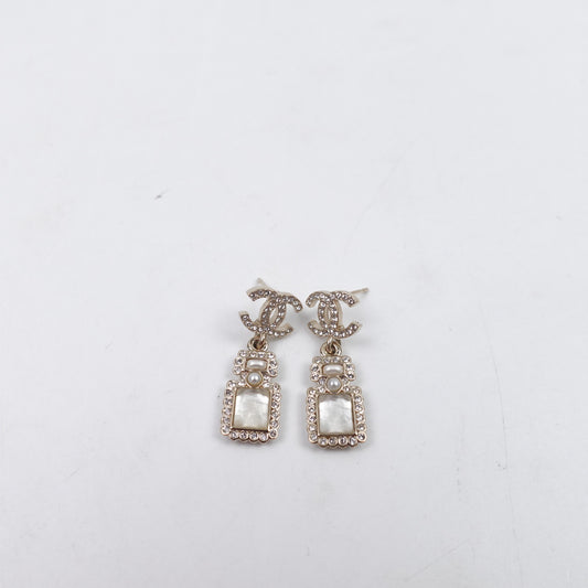 Pre-Owned Chanel White Diamond Earrings T10427788