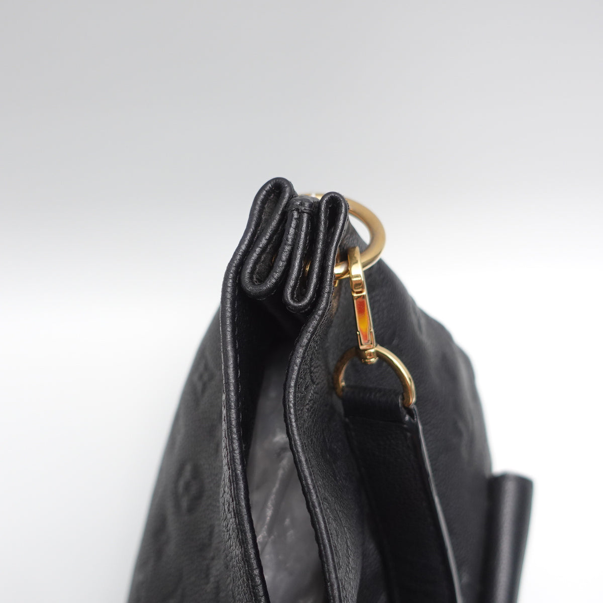 Pre-Owned Louis Vuitton Metis Black Calfskin Leather Shoulder Bag T10432921