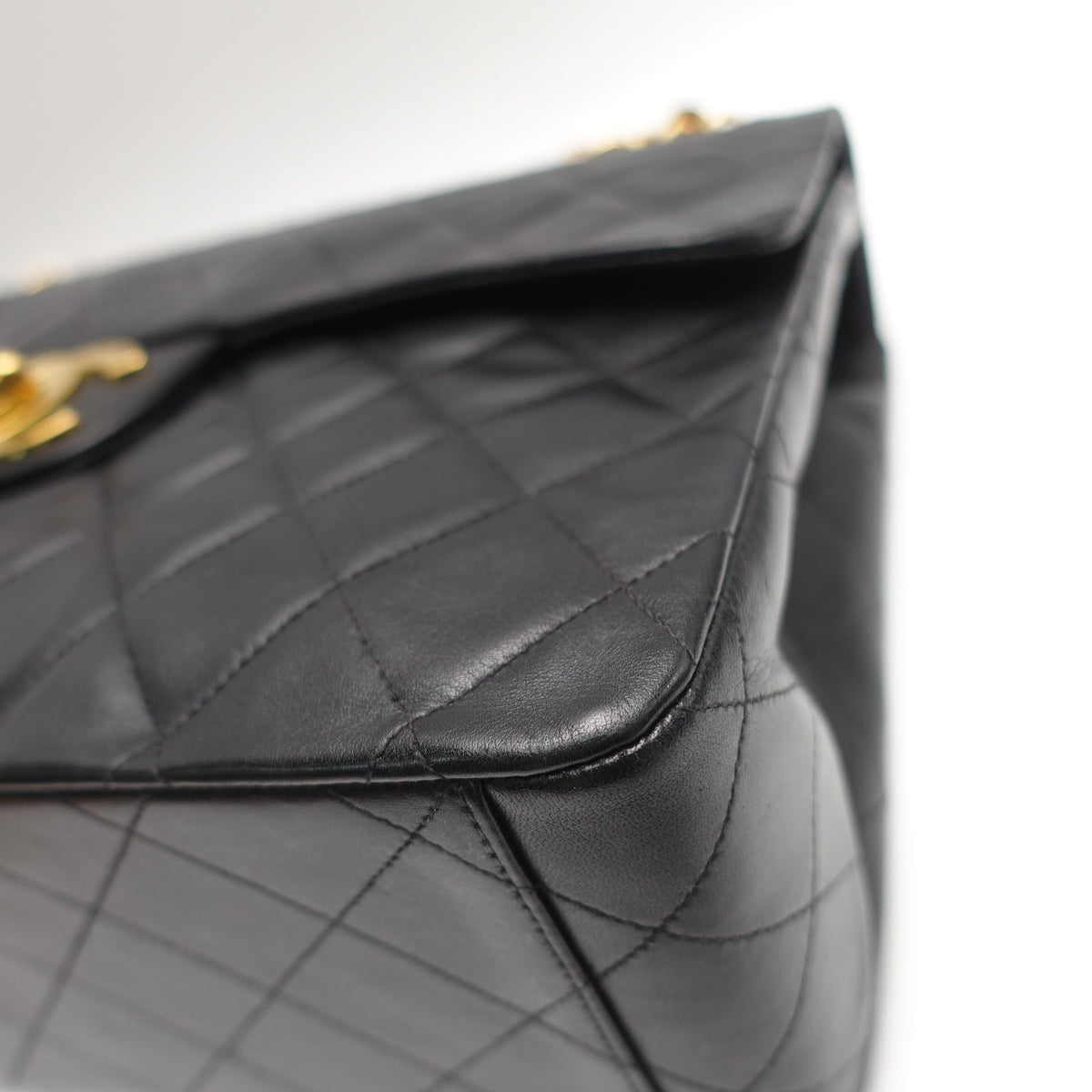 Pre-Owned Chanel Black Calfskin Leather Shoulder Bag T10433345