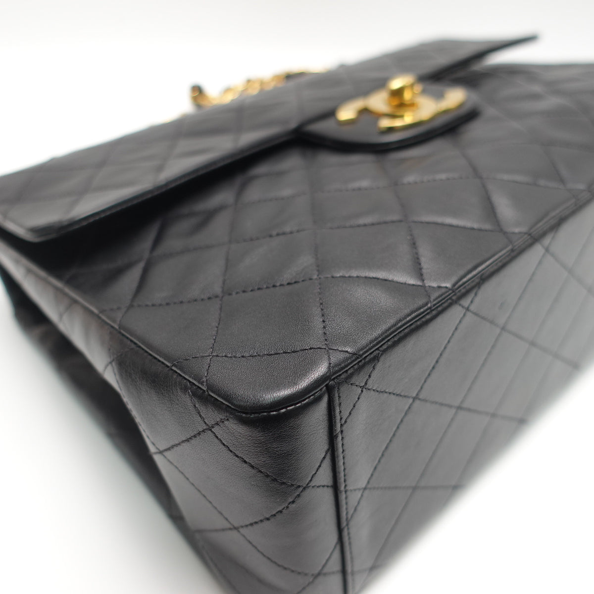 Pre-Owned Chanel Black Calfskin Leather Shoulder Bag T10433345