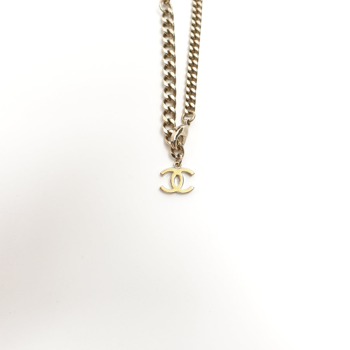 Pre-Owned Chanel Gold Metal Necklace T10432493
