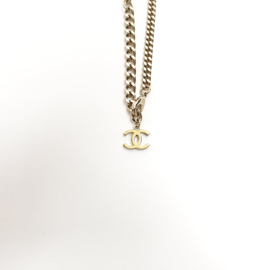 Pre-Owned Chanel Gold Metal Necklace T10432493