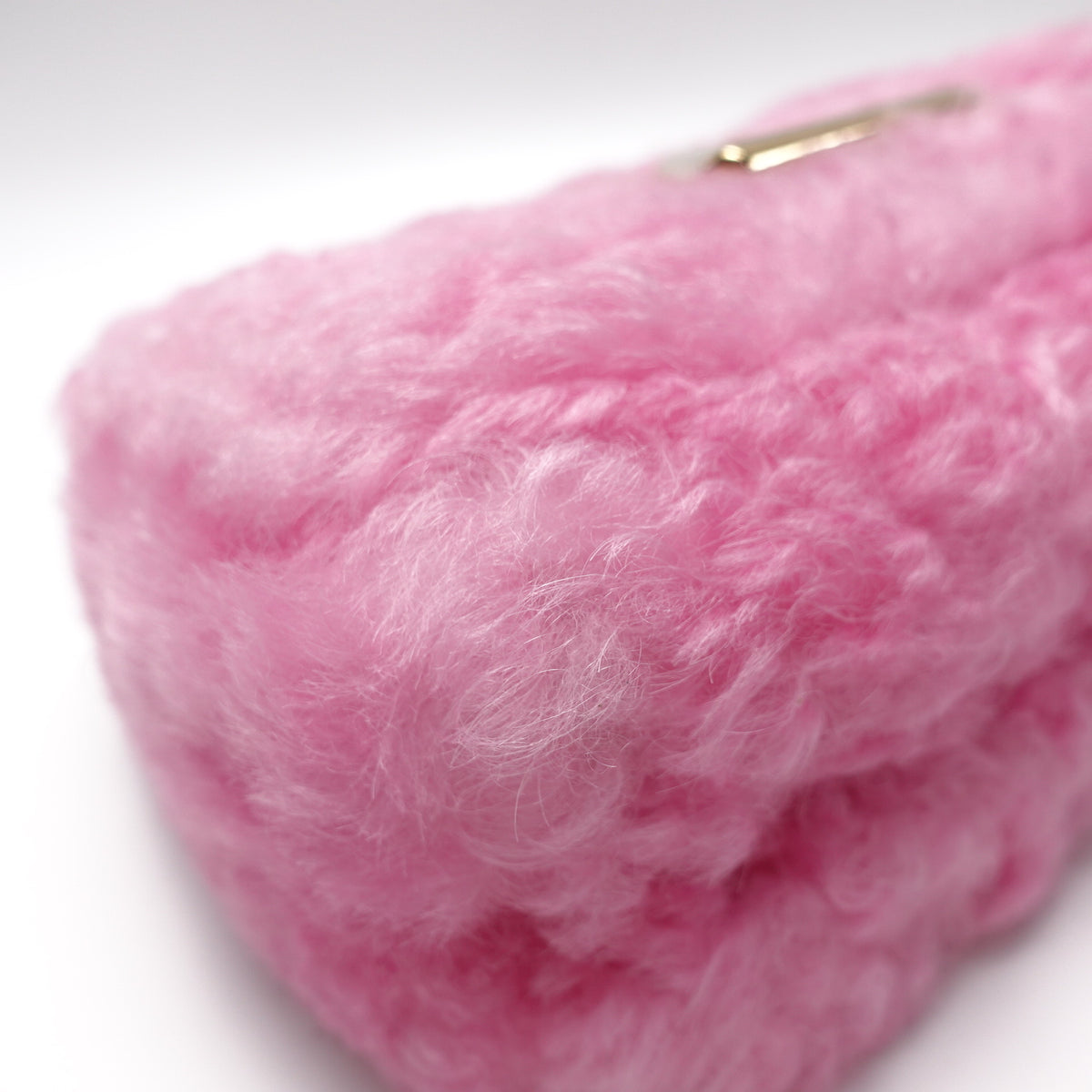 Pre-Owned Louis Vuitton Twist MM Pink Shearling Shoulder Bag T10434955