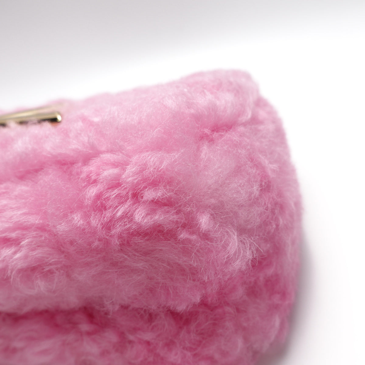 Pre-Owned Louis Vuitton Twist MM Pink Shearling Shoulder Bag T10434955