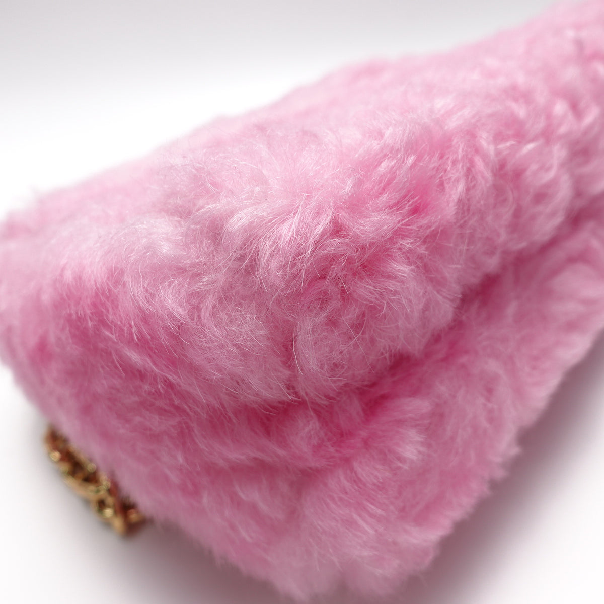 Pre-Owned Louis Vuitton Twist MM Pink Shearling Shoulder Bag T10434955