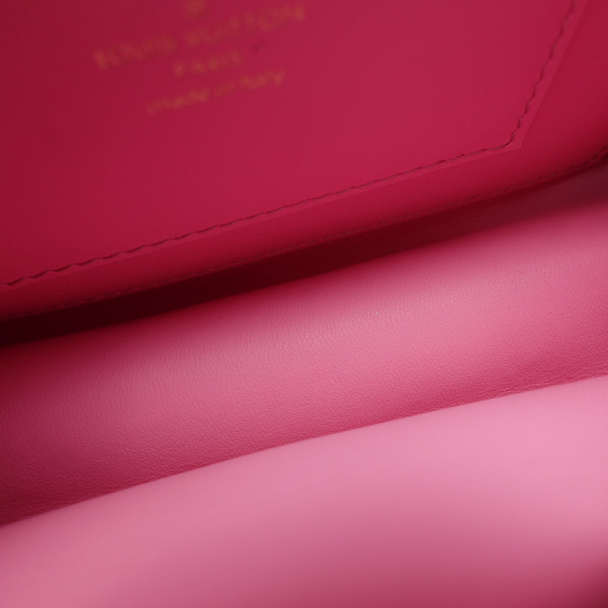 Pre-Owned Louis Vuitton Twist MM Pink Shearling Shoulder Bag T10434955