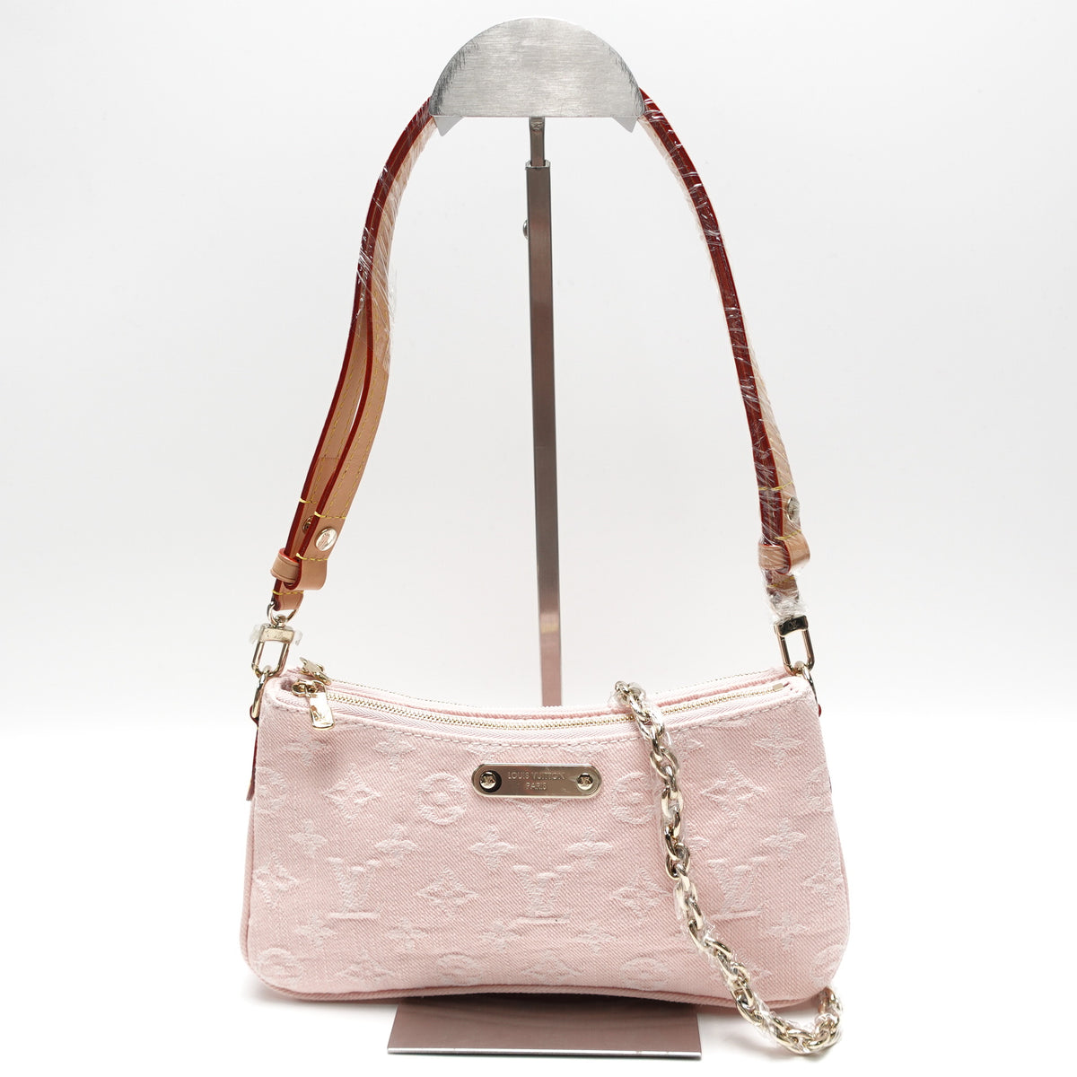 Pre-Owned Louis Vuitton Liv Pochette Pink Denim Shoulder Bag T10434129