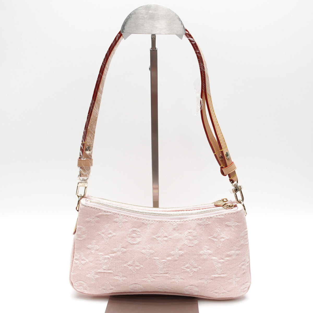 Pre-Owned Louis Vuitton Liv Pochette Pink Denim Shoulder Bag T10434129