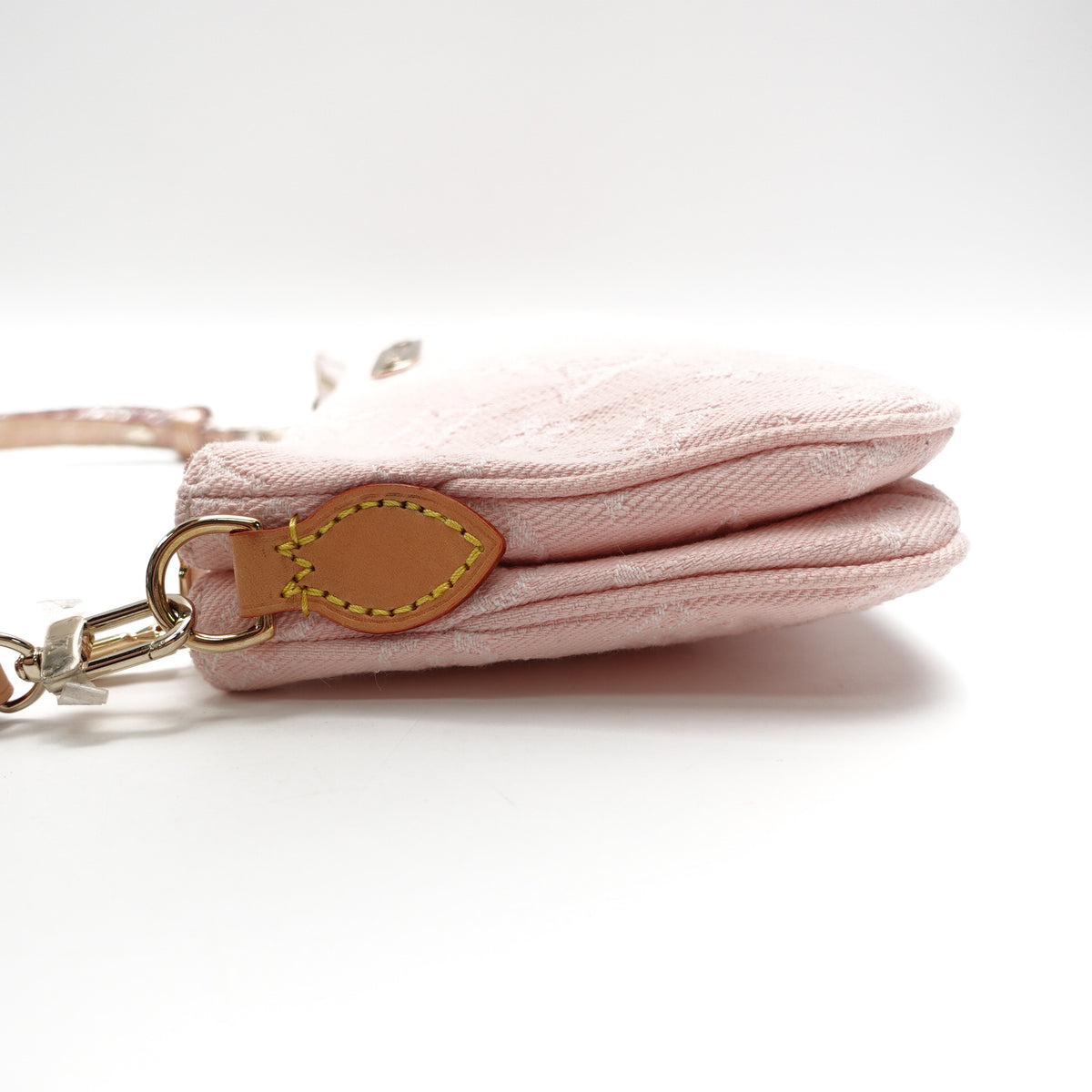 Pre-Owned Louis Vuitton Liv Pochette Pink Denim Shoulder Bag T10434129