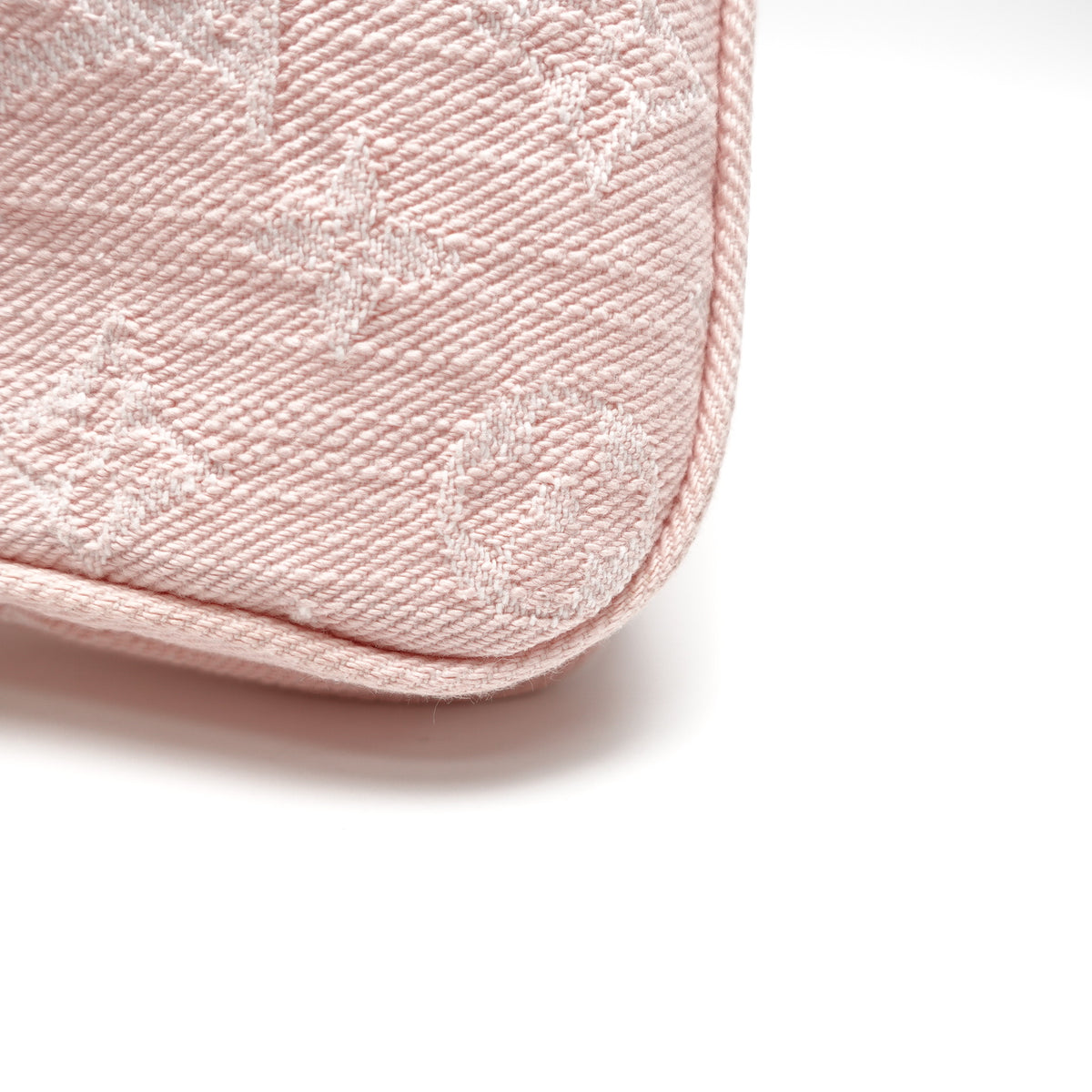 Pre-Owned Louis Vuitton Liv Pochette Pink Denim Shoulder Bag T10434129