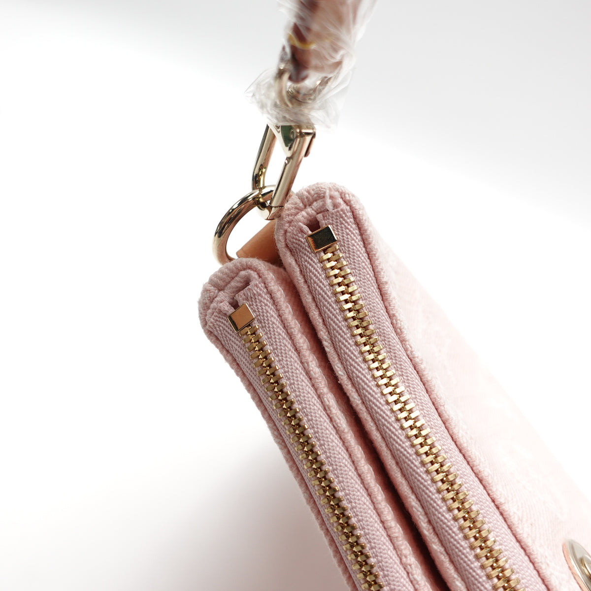 Pre-Owned Louis Vuitton Liv Pochette Pink Denim Shoulder Bag T10434129