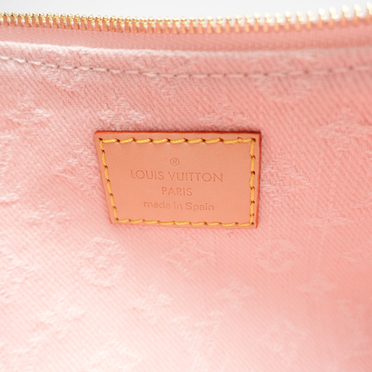 Pre-Owned Louis Vuitton Liv Pochette Pink Denim Shoulder Bag T10434129