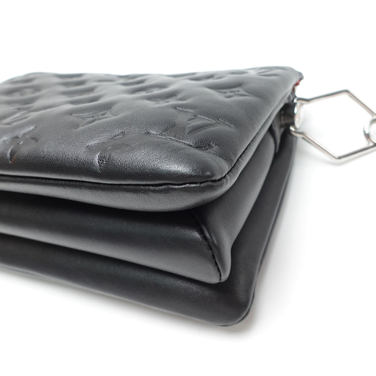 Pre-Owned Louis Vuitton Pochette Coussin Black Lambskin Leather Shoulder Bag T10435438