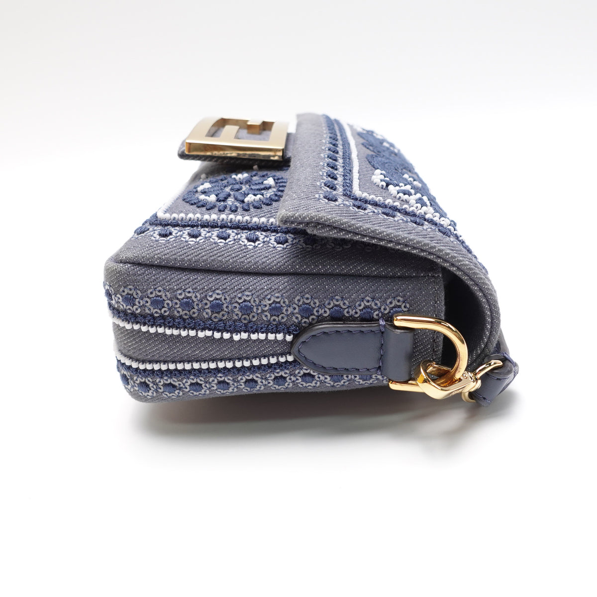 Pre-Owned Fendi Baguette Blue Canvas Shoulder Bag T10437621