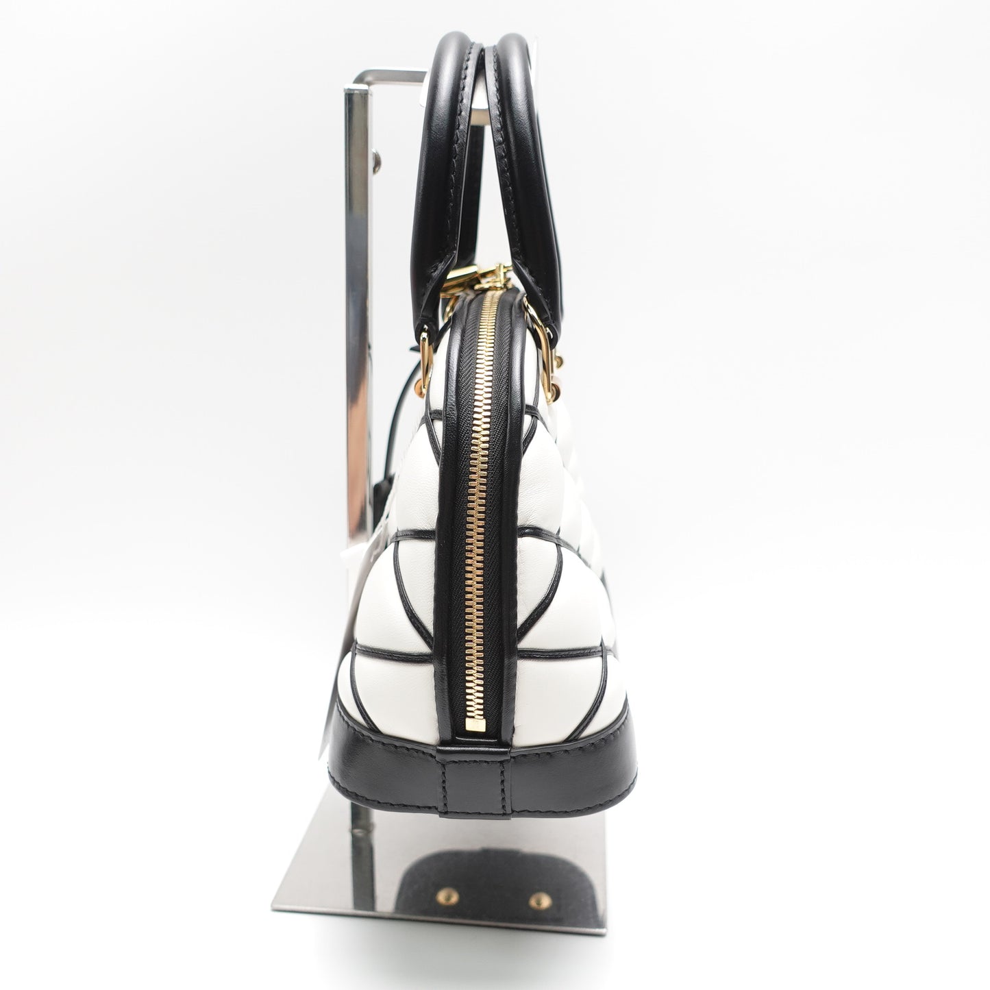 Pre-Owned Louis Vuitton Alma BB Black&White Leather Shoulder Bag T10441814
