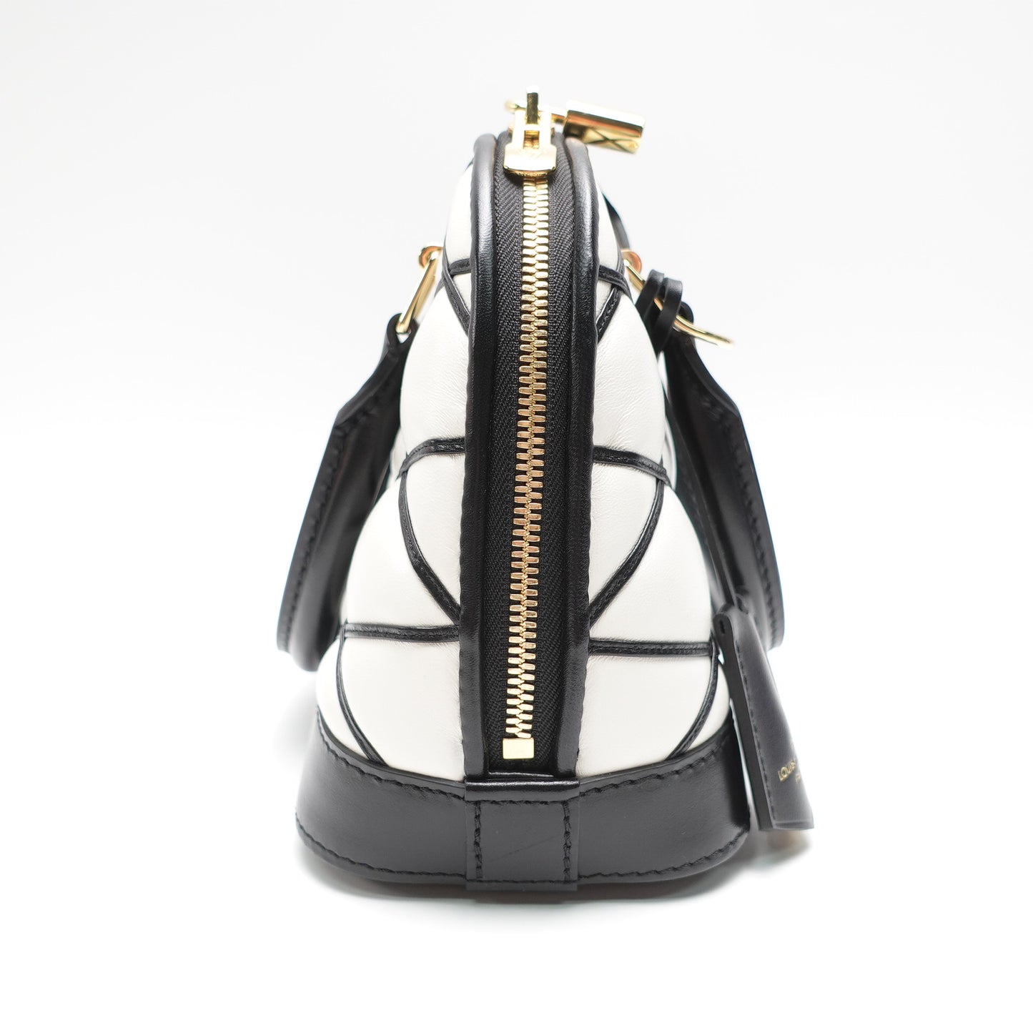 Pre-Owned Louis Vuitton Alma BB Black&White Leather Shoulder Bag T10441814